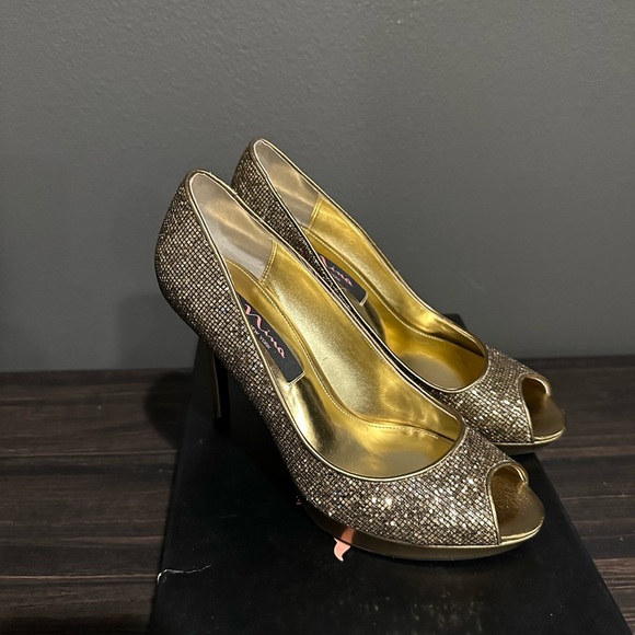 Nina gold metallic open toe heel - Picture 3 of 6